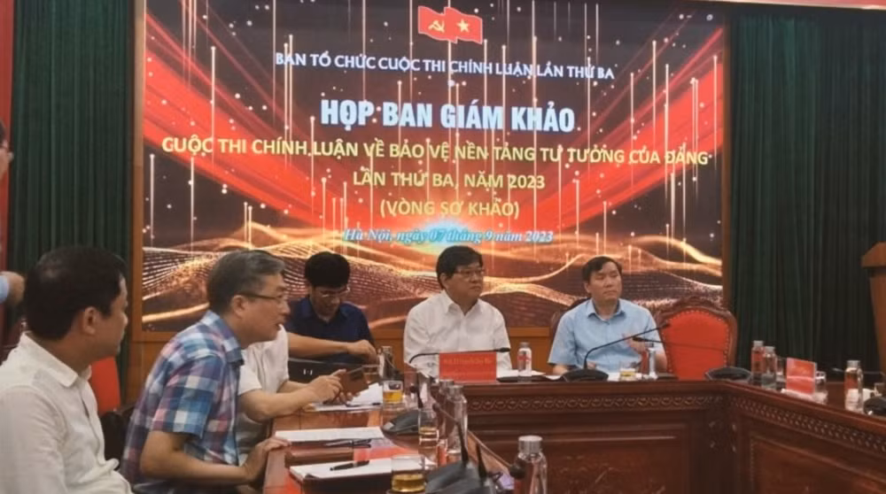 Quang cảnh cuộc họp của Ban tổ chức cuộc thi.