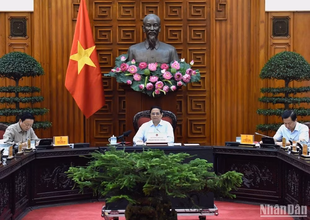 Thủ tướng Phạm Minh Chính, Phó Thủ tướng Lê Minh Khái, Phó Thủ tướng Trần Hồng Hà dự, chỉ đạo hội nghị.