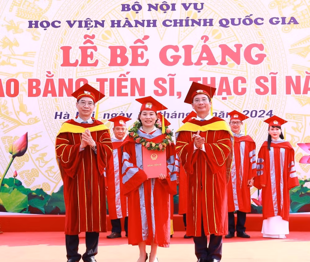 Học viện Hành chính Quốc gia trao bằng cho 17 Tiến sĩ Quản lý công