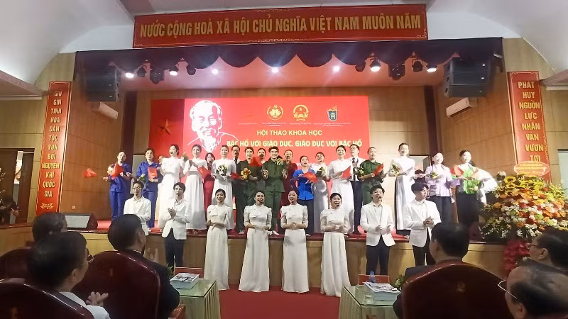 Tiết mục văn nghệ chào mừng.