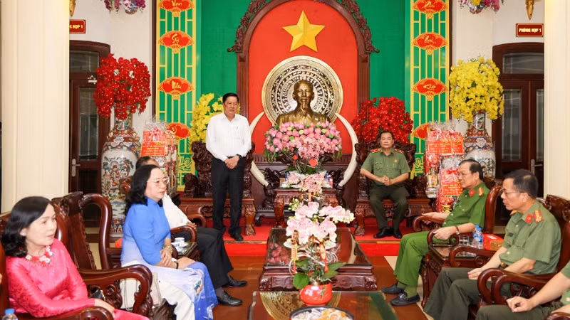 Quang cảnh buổi thăm, chúc Tết.