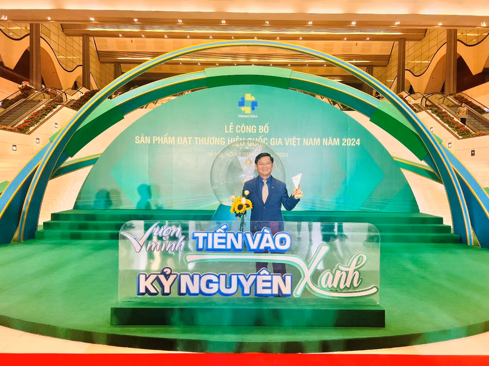 Ông Thái Văn Chuyện - Tổng Giám đốc TTC AgriS – nhận vinh danh tại Lễ công bố Thương hiệu Quốc gia Việt Nam 2024. TTC AgriS tiếp tục khẳng định vị thế sức mạnh thương hiệu xanh – bền vững – tiên phong nền nông nghiệp Việt Ông Thái Văn Chuyện - Tổng Giám đốc TTC AgriS – nhận vinh danh tại Lễ công bố Thương hiệu Quốc gia Việt Nam 2024. TTC AgriS tiếp tục khẳng định vị thế sức mạnh thương hiệu xanh – bền vững – tiên phong nền nông nghiệp Việt