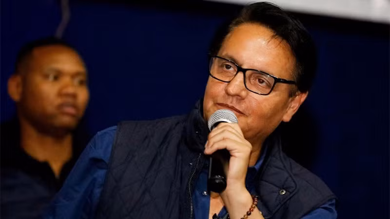 Ứng viên Tổng thống Ecuador, ông Fernando Villavicencio phát biểu trong cuộc vận động bầu cử tại Quito, ngày 9/8/2023. (Ảnh: Reuters)