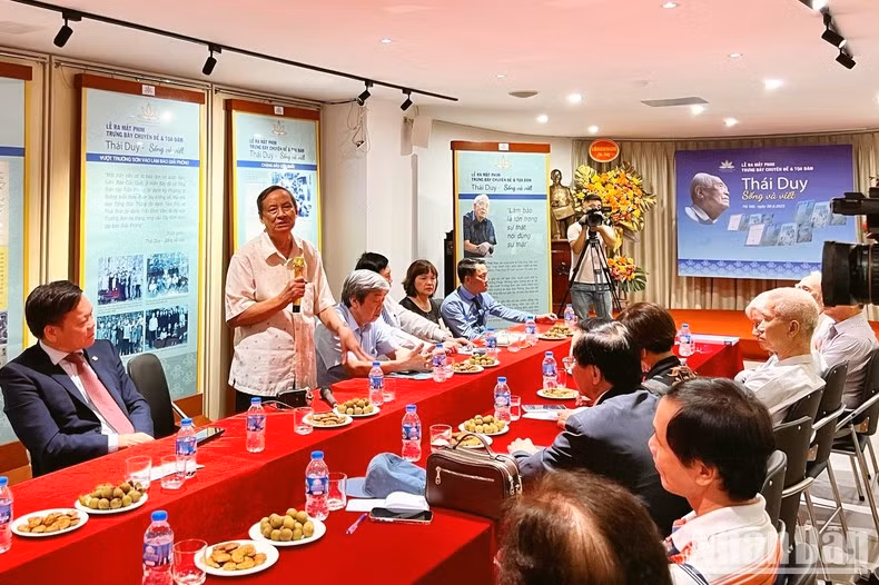 Nhà báo Kim Toàn chia sẻ tại Tọa đàm.