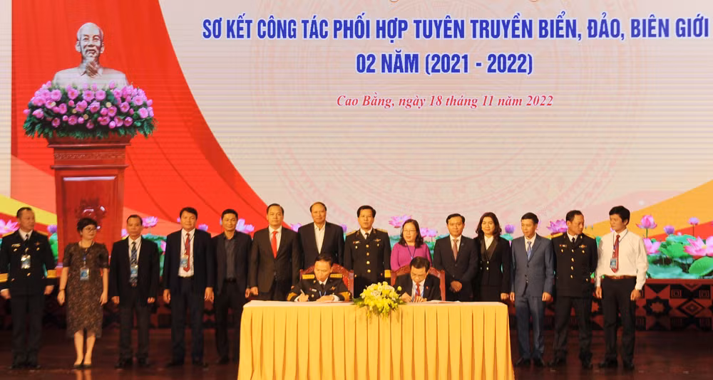Cục Kỹ thuật Hải quân và Ban Tuyên giáo 8 Tỉnh ủy, Thành ủy ký kết kế hoạch phối hợp tuyên truyền về biển, đảo, biên giới năm 2023.