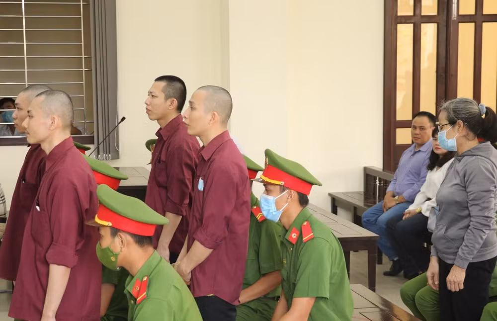 Các bị cáo tại phiên tòa.