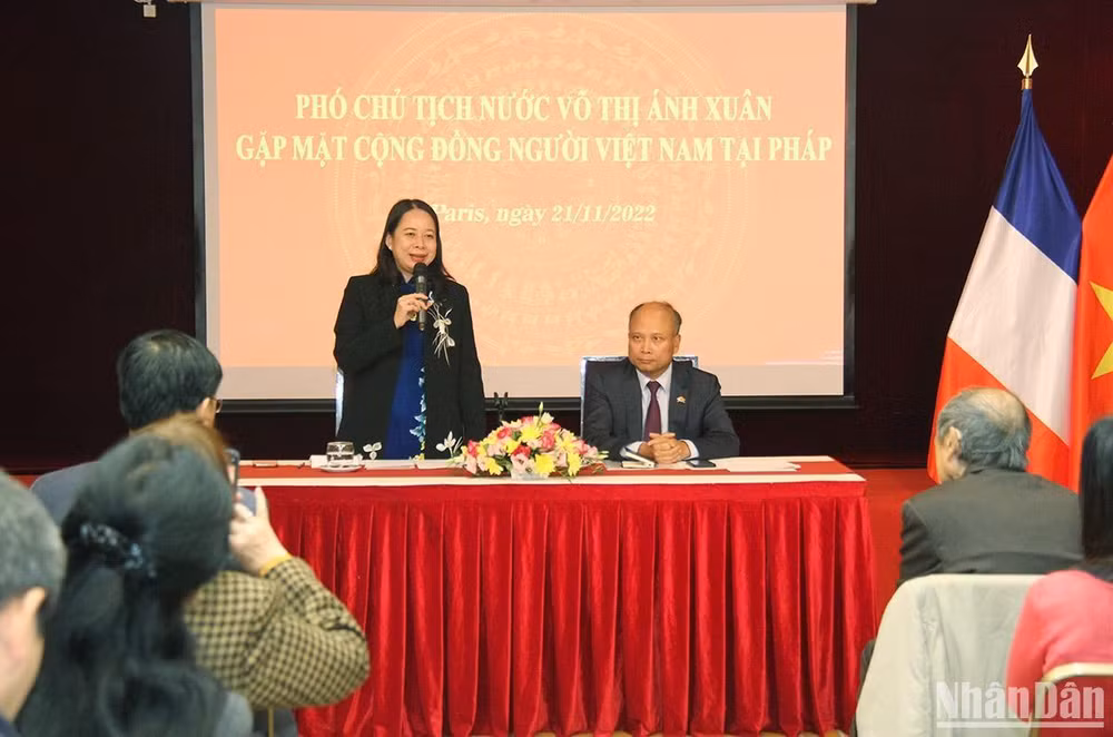 Phó Chủ tịch nước Võ Thị Ánh Xuân đánh giá cao truyền thống đoàn kết, hướng về quê hương của cộng đồng người Việt tại Pháp.