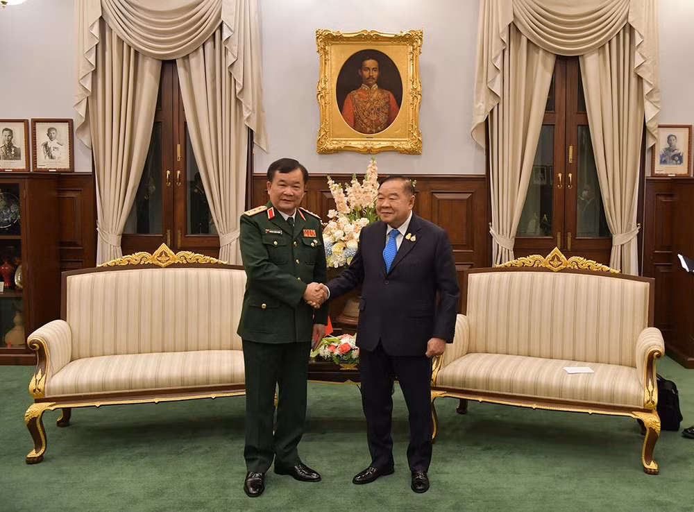 Thượng tướng Hoàng Xuân Chiến và đoàn đã đến chào xã giao Phó Thủ tướng Chính phủ Vương quốc Thái Lan Prawit Wongsuwan.