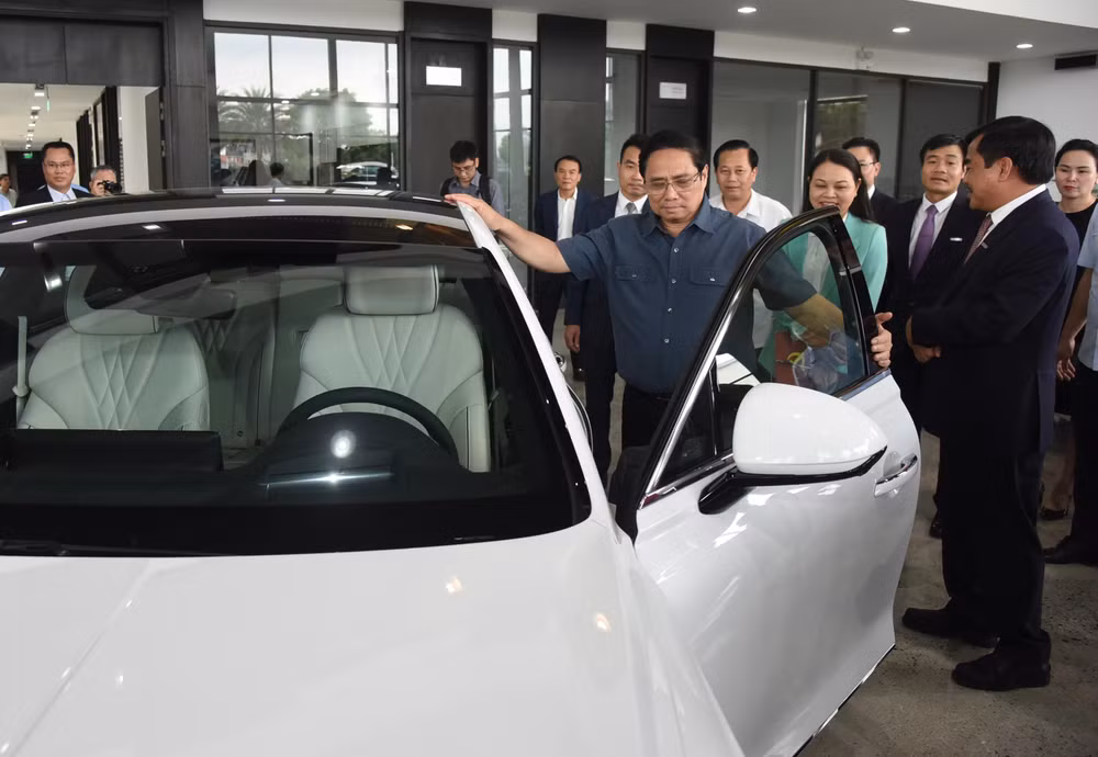 Thủ tướng Phạm Minh Chính xem mẫu xe điện do Hyundai Thành Công sản xuất và lắp ráp. (Ảnh: Trần Hải) Thủ tướng Phạm Minh Chính xem mẫu xe điện do Hyundai Thành Công sản xuất và lắp ráp. (Ảnh: Trần Hải)