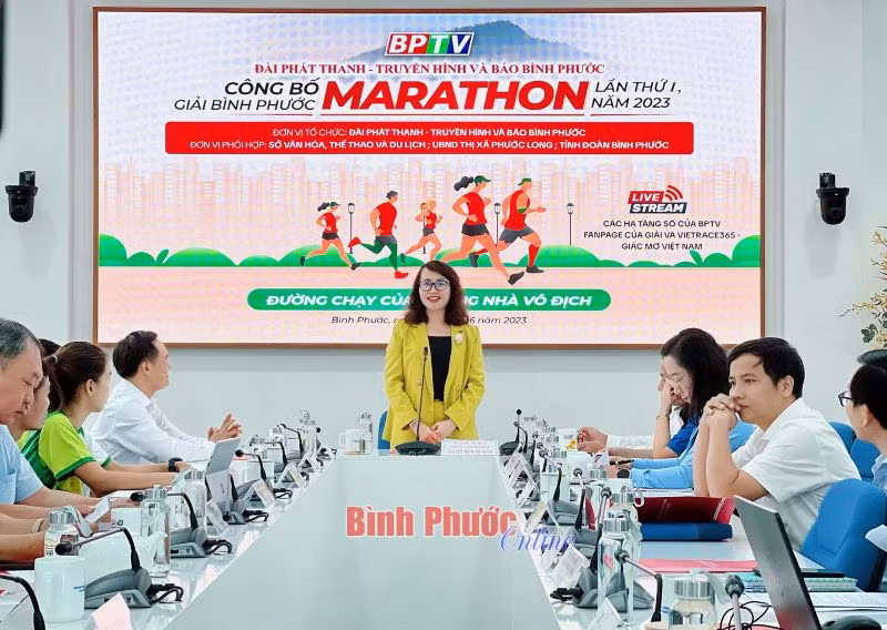 Tỉnh ủy viên, Giám đốc - Tổng Biên tập BPTV Nguyễn Thị Minh Nhâm, Trưởng Ban tổ chức giải Bình Phước marathon lần thứ I, năm 2023 phát biểu công bố giải.