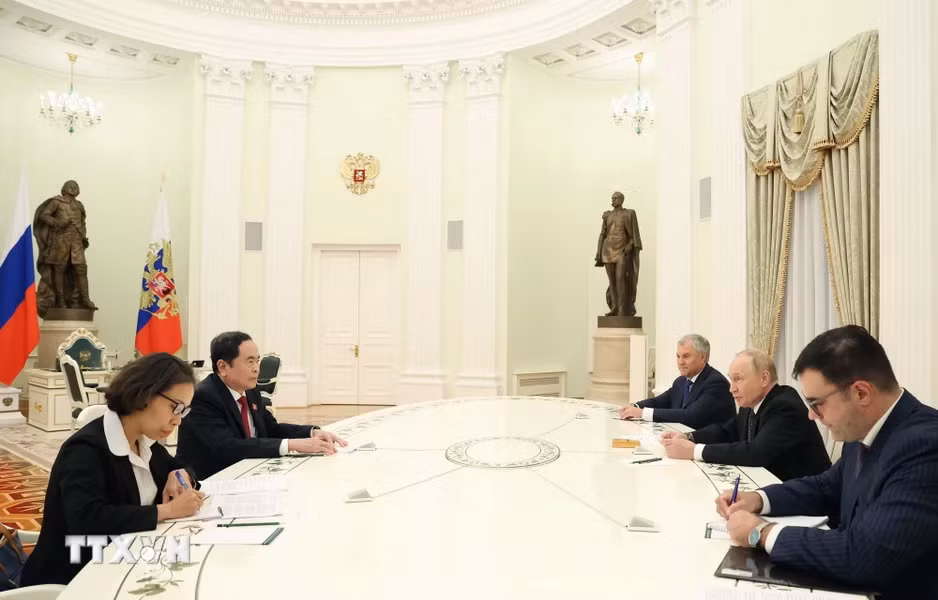 Chủ tịch Quốc hội Trần Thanh Mẫn hội kiến Tổng thống Liên bang Nga Vladimir Putin. (Ảnh: TTXVN)