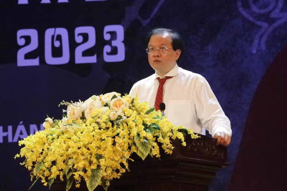 Thứ trưởng Bộ Văn hóa, Thể thao và Du lịch Tạ Quang Đông phát biểu tại lễ khai mạc. Thứ trưởng Bộ Văn hóa, Thể thao và Du lịch Tạ Quang Đông phát biểu tại lễ khai mạc.