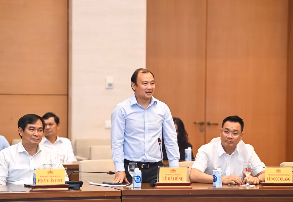 Tổng Biên tập Tạp chí Cộng sản Lê Hải Bình phát biểu tại cuộc gặp mặt.
