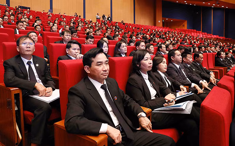 Đại biểu lắng nghe các nội dung về cải cách tư pháp tại Hội nghị.