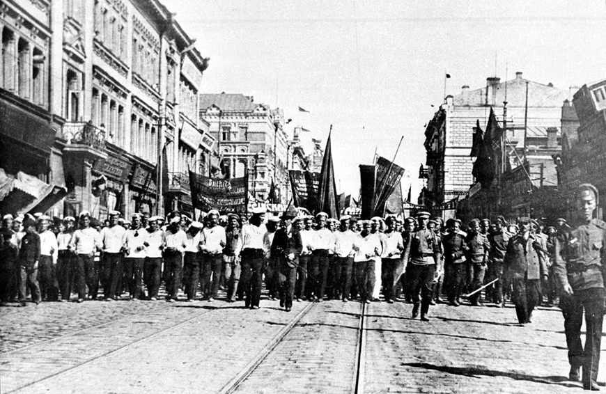 Biểu tình ở Vladivostok ngày 1/5/1917. (Ảnh: Tư liệu TTXVN) Biểu tình ở Vladivostok ngày 1/5/1917. (Ảnh: Tư liệu TTXVN)