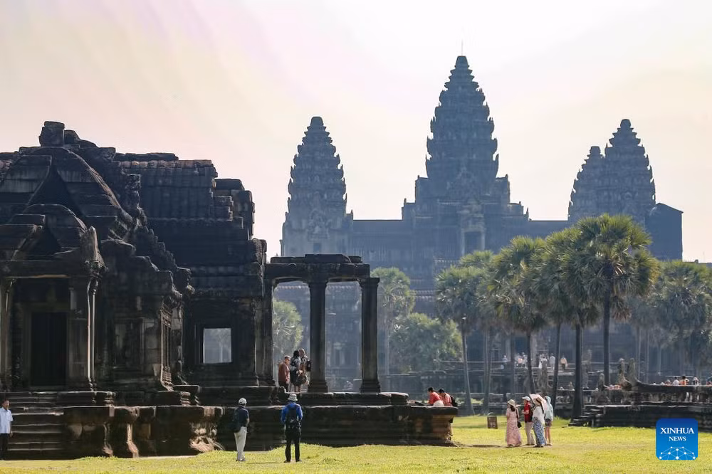 Khách du lịch tham quan Angkor Wat ở tỉnh Siem Reap, Campuchia. Ảnh: Tân Hoa xã