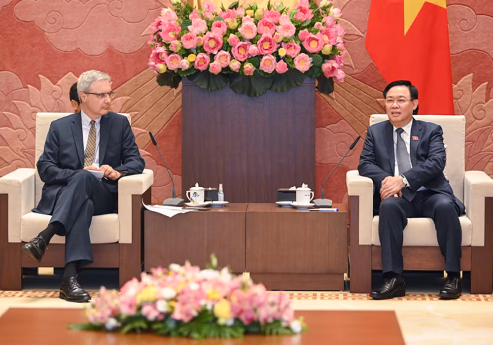 Chủ tịch Quốc hội Vương Đình Huệ phát biểu tại buổi tiếp Đại sứ Pháp Nicolas Warnery. 