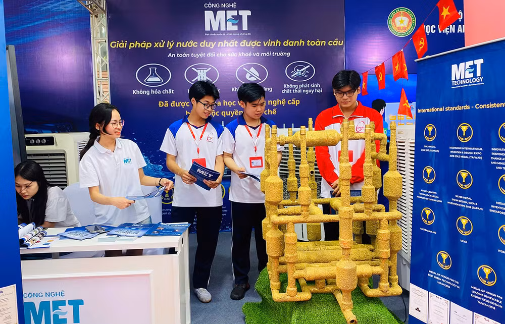 Công nghệ đột phá này được giới thiệu tại triển lãm do Bộ Khoa học và Công nghệ tổ chức, nằm trong sự kiện “Lễ phát động thi đua cả nước thi đua thực hiện đổi mới sáng tạo, chuyển đổi số” diễn ra ngày 24/4.
