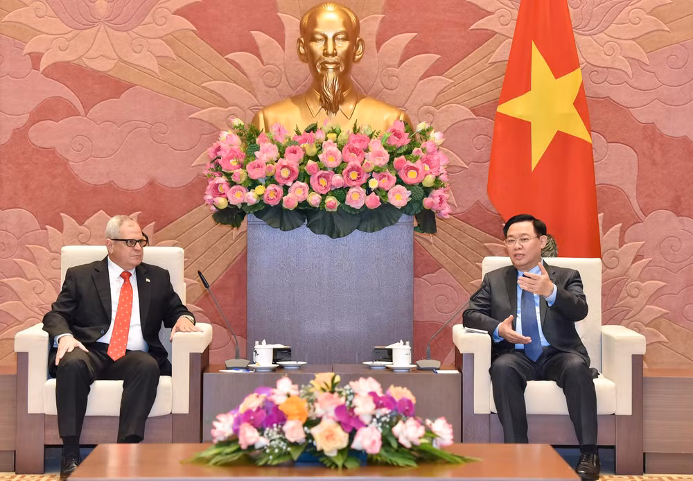 Chủ tịch Quốc hội Vương Đình Huệ tiếp Tổng Thư ký Quốc hội và Hội đồng Nhà nước Cuba Homero Acosta Álvarez. Chủ tịch Quốc hội Vương Đình Huệ tiếp Tổng Thư ký Quốc hội và Hội đồng Nhà nước Cuba Homero Acosta Álvarez.