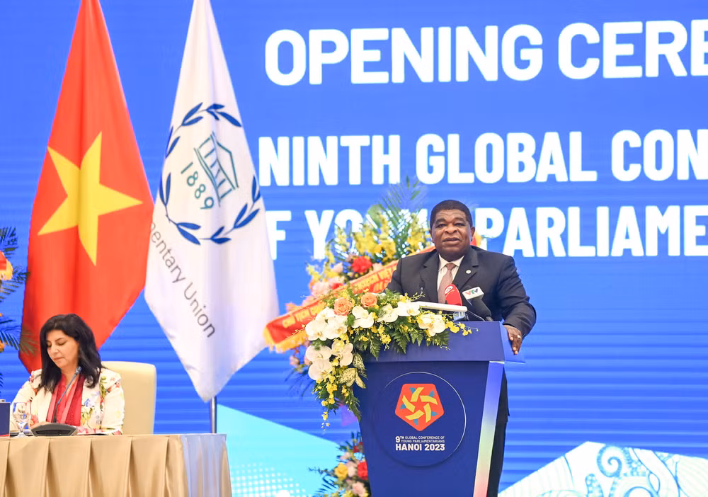 Tổng thư ký Liên minh Nghị viện Thế giới Martin Chungong phát biểu tại lễ khai mạc. Tổng thư ký Liên minh Nghị viện Thế giới Martin Chungong phát biểu tại lễ khai mạc.