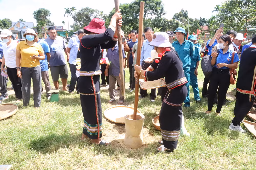 Đồng bào các dân tộc xã Ea Tiêu dự Ngày hội Đại đoàn kết các dân tộc xã Ea Tiêu năm 2023. Đồng bào các dân tộc xã Ea Tiêu dự Ngày hội Đại đoàn kết các dân tộc xã Ea Tiêu năm 2023.