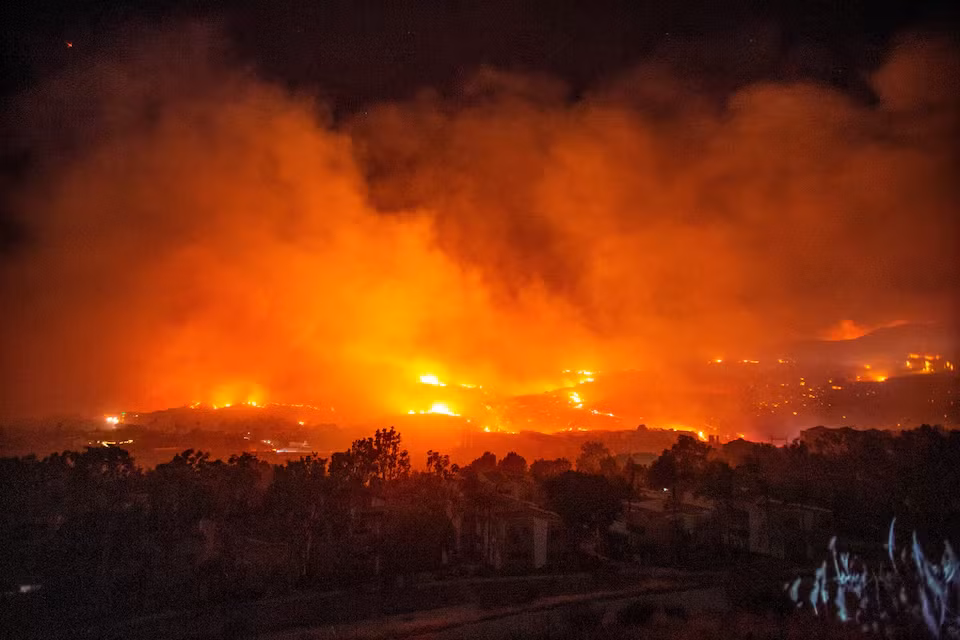 Đám cháy có tên là Franklin bùng bùng phát ở Malibu, California, Mỹ. 