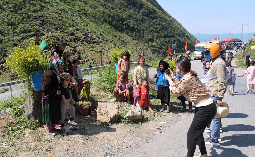 Năm 2022, lĩnh vực du lịch tỉnh Hà Giang có sự phục hồi mạnh mẽ, toàn tỉnh thu hút hơn 2,2 triệu lượt du khách.