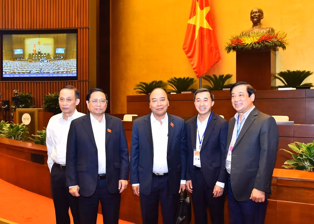 Chủ tịch nước Nguyễn Xuân Phúc, Thủ tướng Phạm Minh Chính và các đại biểu Quốc hội và khách mời tại phiên họp.