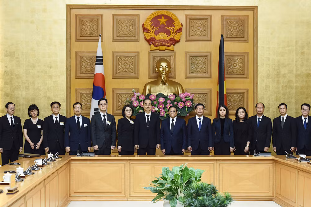 Thủ tướng Phạm Minh Chính, Thủ tướng Hàn Quốc Han Duck Soo và các thành viên đoàn.