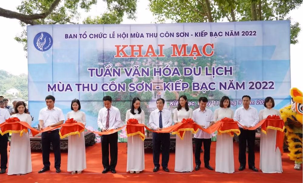 Cắt băng khai mạc Tuần văn hóa du lịch mùa thu Côn Sơn - Kiếp Bạc.