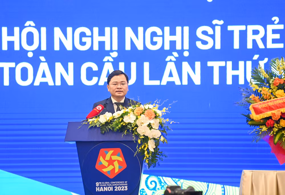 Chủ tịch Nhóm đại biểu Quốc hội trẻ khóa XV Nguyễn Anh Tuấn phát biểu tại lễ khai mạc. Chủ tịch Nhóm đại biểu Quốc hội trẻ khóa XV Nguyễn Anh Tuấn phát biểu tại lễ khai mạc.