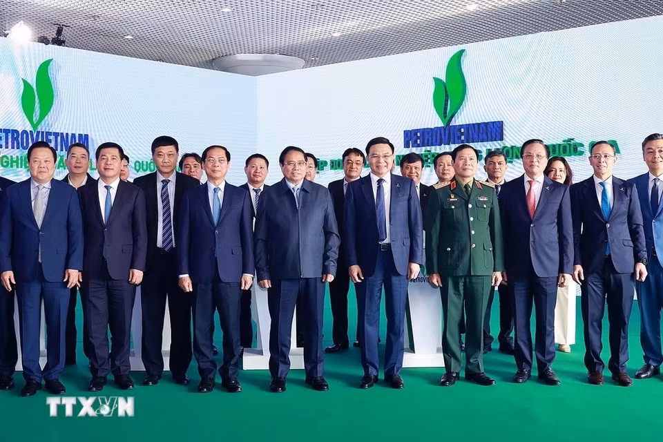 Thủ tướng Phạm Minh Chính và các đại biểu tham dự Hội nghị triển khai nhiệm vụ năm 2025 của ngành dầu khí.