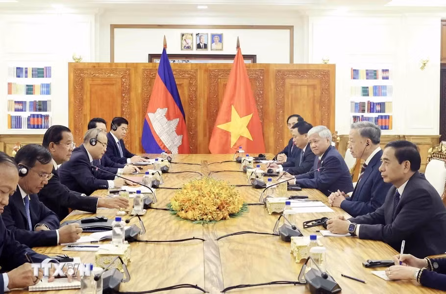 Chủ tịch nước Tô Lâm hội đàm với Chủ tịch Đảng CPP, Chủ tịch Thượng viện Campuchia Samdech Techo Hun Sen. Chủ tịch nước Tô Lâm hội đàm với Chủ tịch Đảng CPP, Chủ tịch Thượng viện Campuchia Samdech Techo Hun Sen.