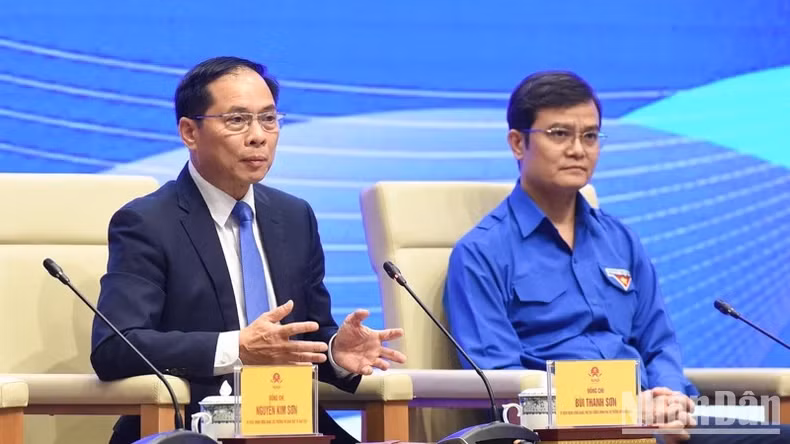 Phó Thủ tướng Chính phủ Bùi Thanh Sơn phát biểu tại đối thoại. Phó Thủ tướng Chính phủ Bùi Thanh Sơn phát biểu tại đối thoại.