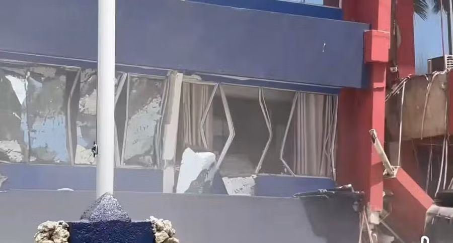 Ảnh chụp màn hình từ video cho thấy một tòa nhà bị hư hại sau trận động đất ở Port Vila, Vanuatu. (Ảnh: Tân Hoa xã)