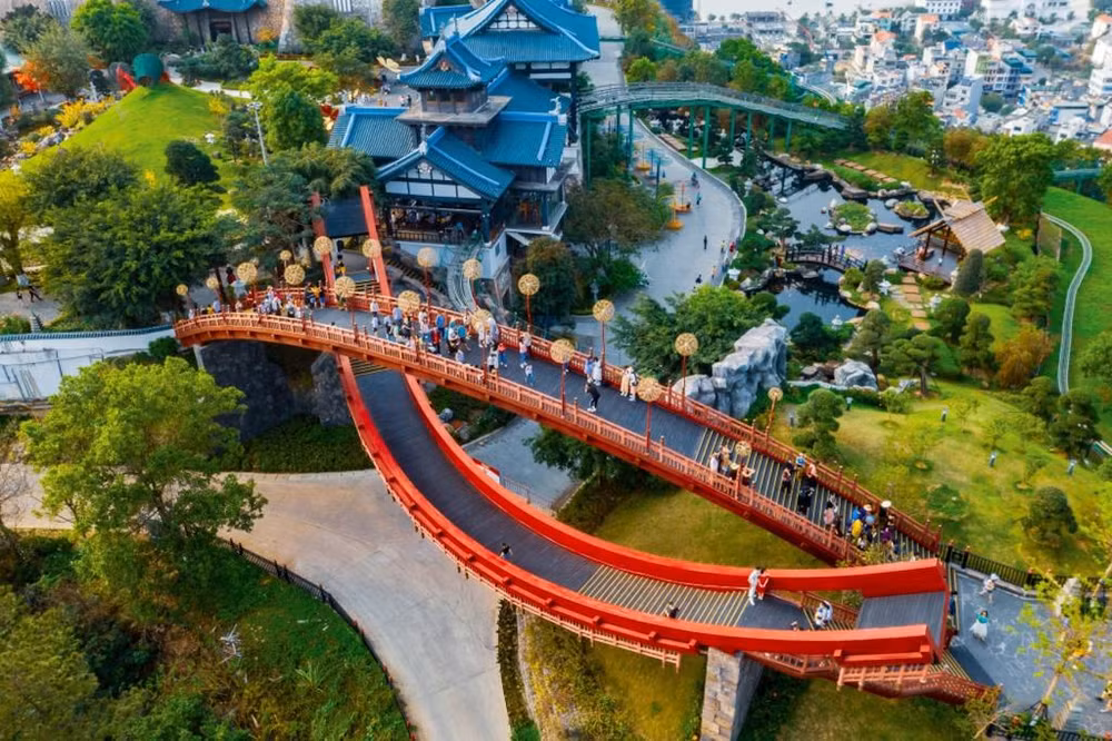 Công viên Sun World Hạ Long là điểm thu hút đông khách du lịch trong những ngày nghỉ cuối tuần.