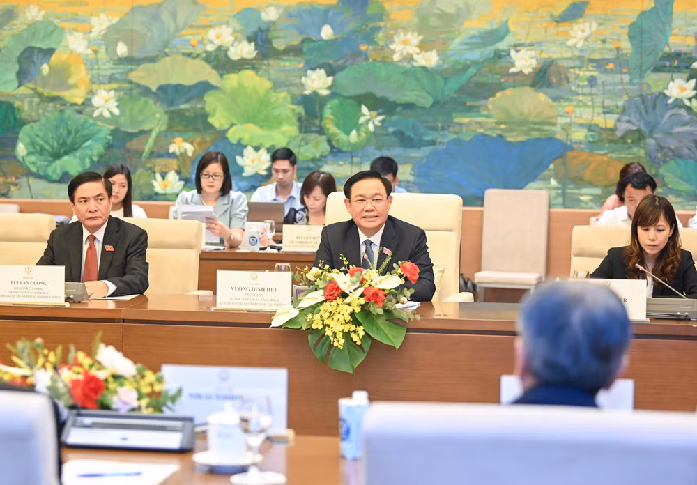 Chủ tịch Quốc hội Vương Đình Huệ phát biểu tại buổi tiếp. Chủ tịch Quốc hội Vương Đình Huệ phát biểu tại buổi tiếp.