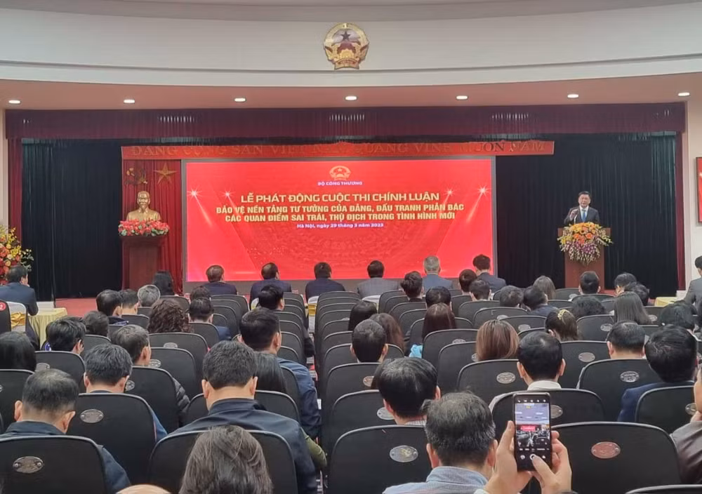 Bộ trưởng Công thương Nguyễn Hồng Diên phát biểu tại buổi lễ phát động.
