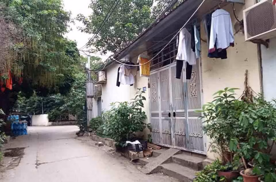 Các hộ dân lấn chiếm, xây nhà trái phép trong khuôn viên di tích Gò Đống Thây (ảnh chụp ngày 6/12/2022) Các hộ dân lấn chiếm, xây nhà trái phép trong khuôn viên di tích Gò Đống Thây (ảnh chụp ngày 6/12/2022)