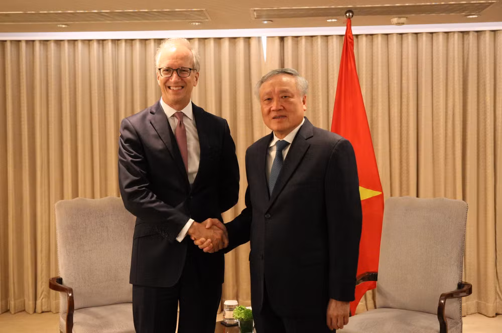 Phó Thủ tướng Thường trực Nguyễn Hòa Bình tiếp Tổng Giám đốc Tập đoàn Jardine Matheson John Witt.