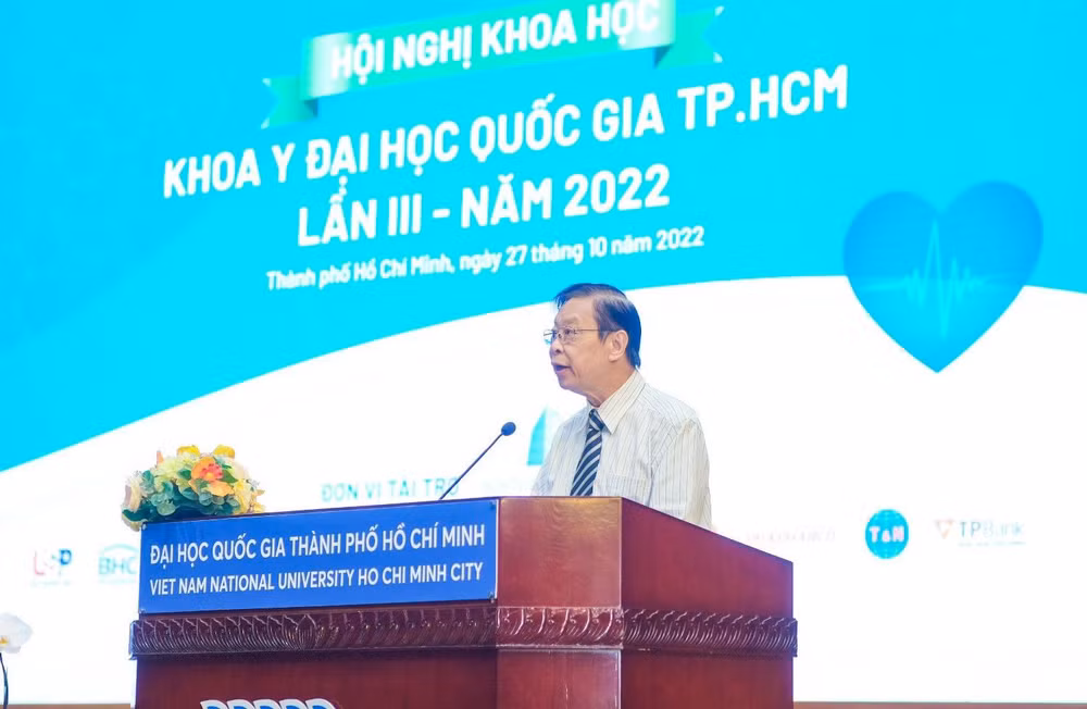 Giáo sư, Tiến sĩ Đặng Vạn Phước, Trưởng khoa Khoa Y, Đại học Quốc gia Thành phố Hồ Chí Minh, phát biểu tại hội nghị.