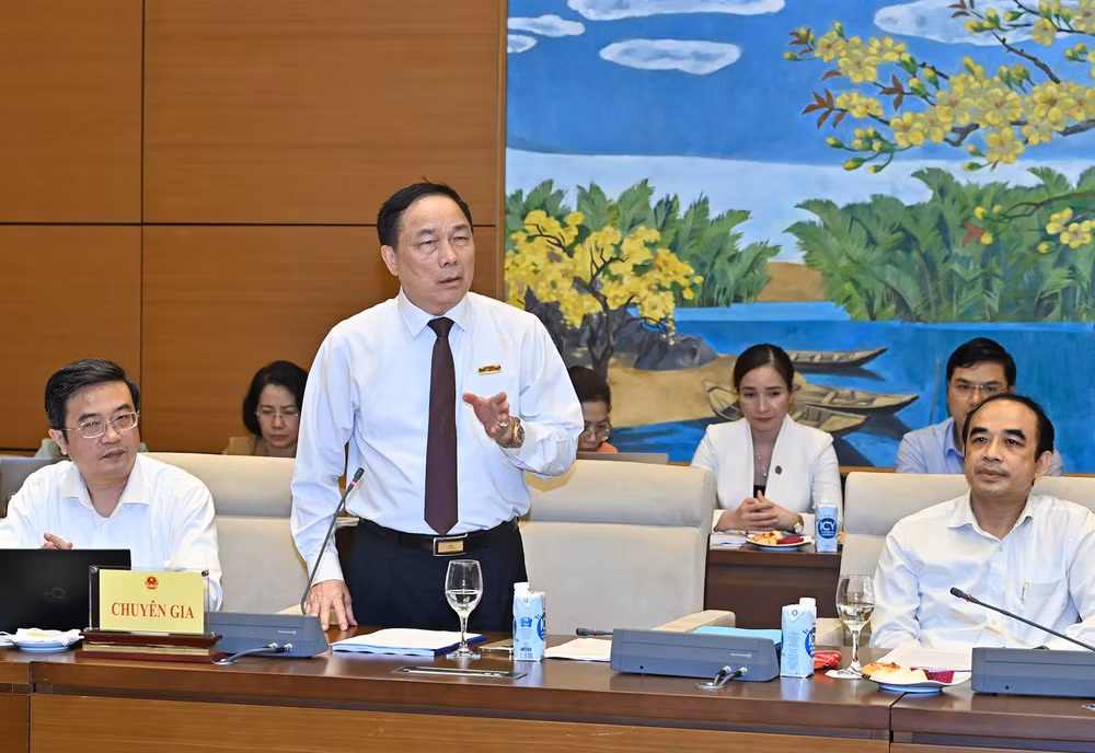 Chủ tịch Hiệp hội bệnh viện tư nhân Nguyễn Văn Đệ phát biểu tham luận tại Tọa đàm. Chủ tịch Hiệp hội bệnh viện tư nhân Nguyễn Văn Đệ phát biểu tham luận tại Tọa đàm.