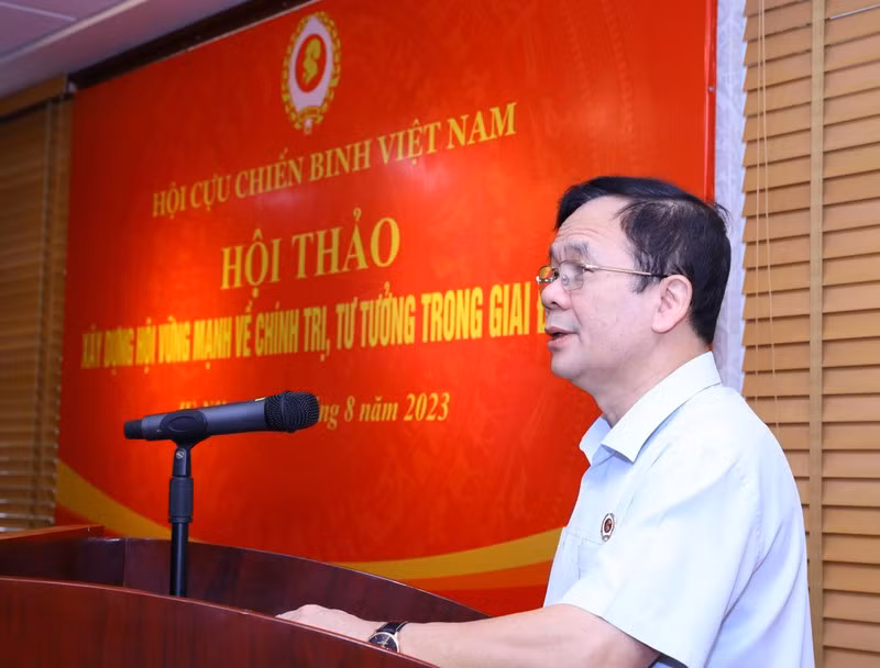 Trung tướng Khuất Việt Dũng, Phó Chủ tịch Hội Cựu chiến binh Việt Nam phát biểu ý kiến tại hội thảo.