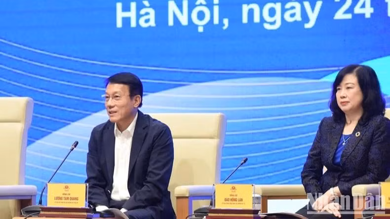Bộ trưởng Công an Lương Tam Quang phát biểu ý kiến tại đối thoại. Bộ trưởng Công an Lương Tam Quang phát biểu ý kiến tại đối thoại.