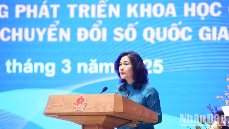 Thứ trưởng Nội vụ Nguyễn Thị Hà phát biểu ý kiến khai mạc đối thoại. Thứ trưởng Nội vụ Nguyễn Thị Hà phát biểu ý kiến khai mạc đối thoại.