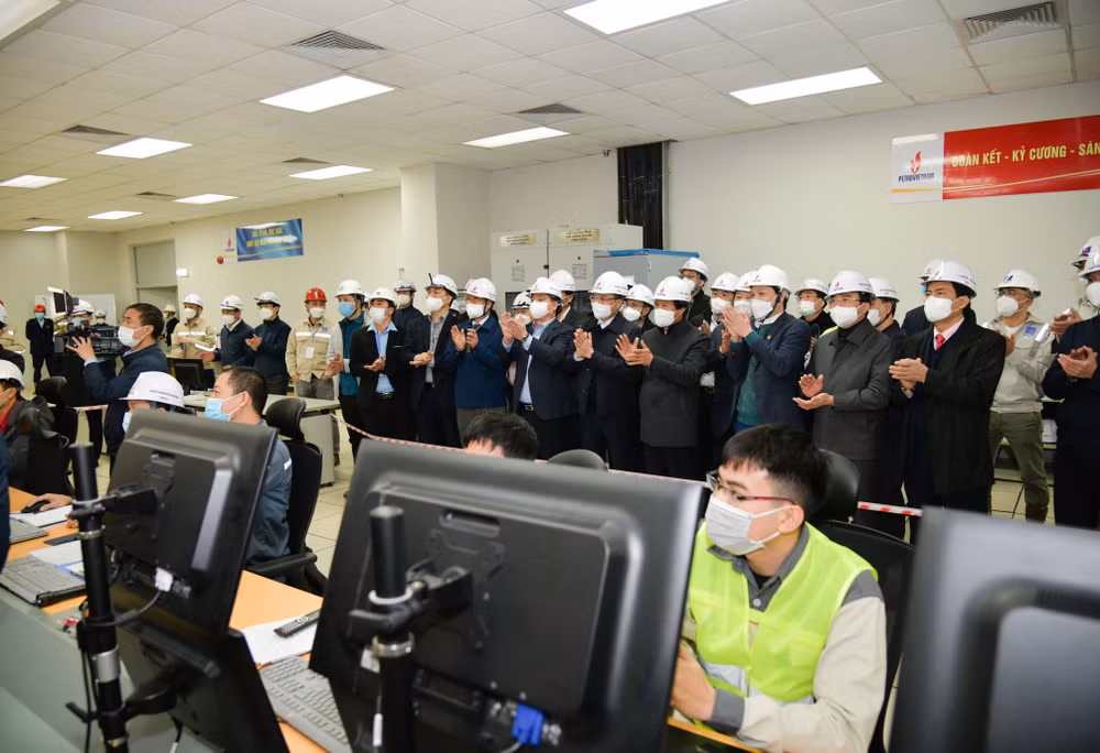 Đoàn công tác của Uỷ ban làm việc tại Nhà máy Nhiệt điện Thái Bình (Ảnh Minh Tâm)