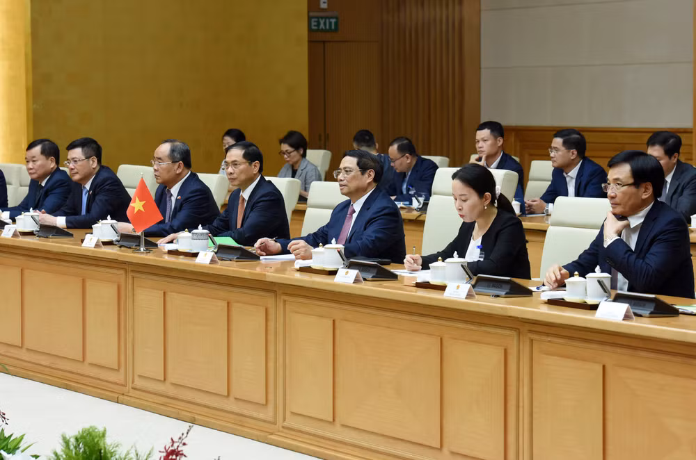 Thủ tướng Phạm Minh Chính và các thành viên Chính phủ Việt Nam tham dự hội kiến. Thủ tướng Phạm Minh Chính và các thành viên Chính phủ Việt Nam tham dự hội kiến.