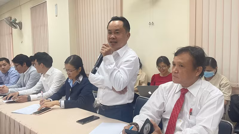 Đại diện doanh nghiệp kinh doanh kiều hối phát biểu tại Hội thảo góp ý xây dựng “Đề án chính sách thu hút và phát huy nguồn lực kiều hối trên địa bàn thành phố”. Đại diện doanh nghiệp kinh doanh kiều hối phát biểu tại Hội thảo góp ý xây dựng “Đề án chính sách thu hút và phát huy nguồn lực kiều hối trên địa bàn thành phố”.