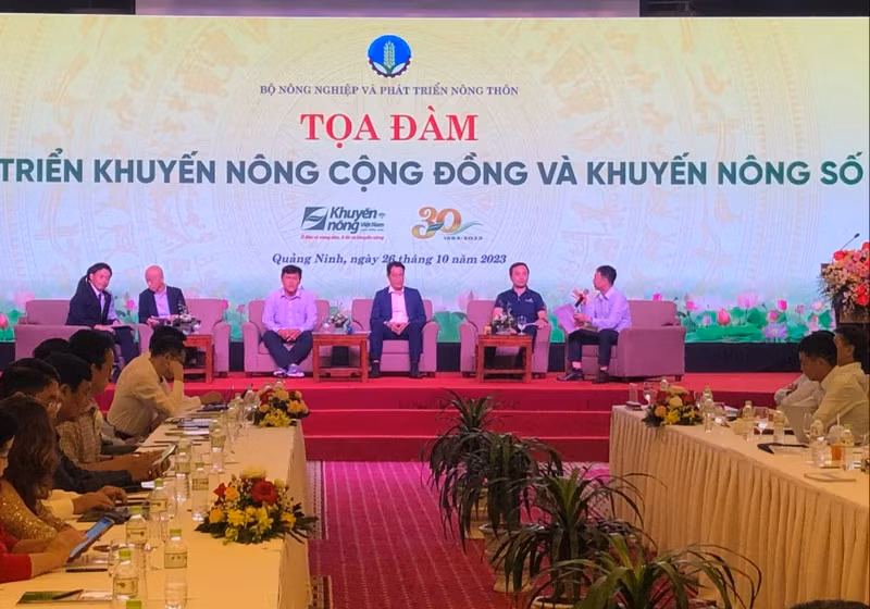 Các đại biểu tham gia tọa đàm.