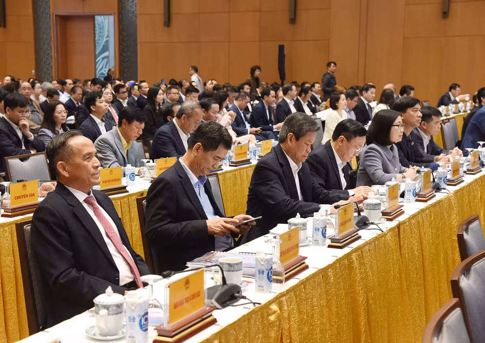 Các doanh nghiệp, chuyên gia, tổ chức tín dụng tham dự hội nghị. Các doanh nghiệp, chuyên gia, tổ chức tín dụng tham dự hội nghị.